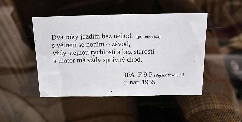 Tradiční sraz autoveteránistů na náměstí T. G. Masaryka v Prostějově. 18. května 2025