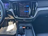 Volvo V60 (2024) PLUS DARK B4 145kW TAŽNÉ CZ - náhled 10
