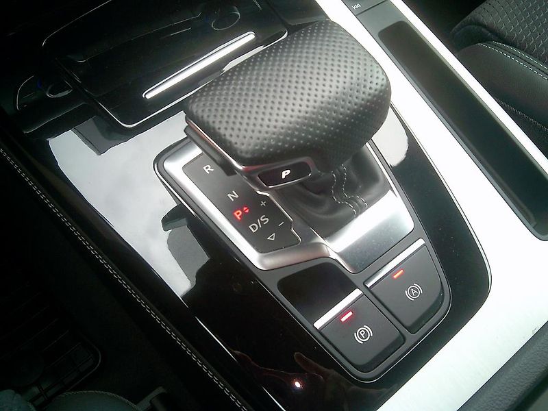 Audi Q5 (2023) 2.0 TDi  S LINE 40  150kW - fotka 12 z 16