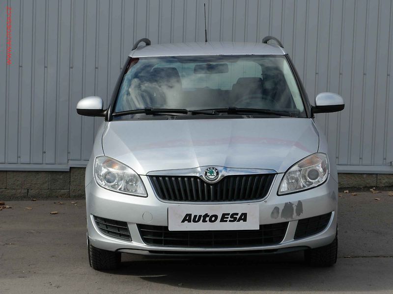 Škoda Fabia (2011) 1.2 TSi, AC, tempo - fotka 2 z 15