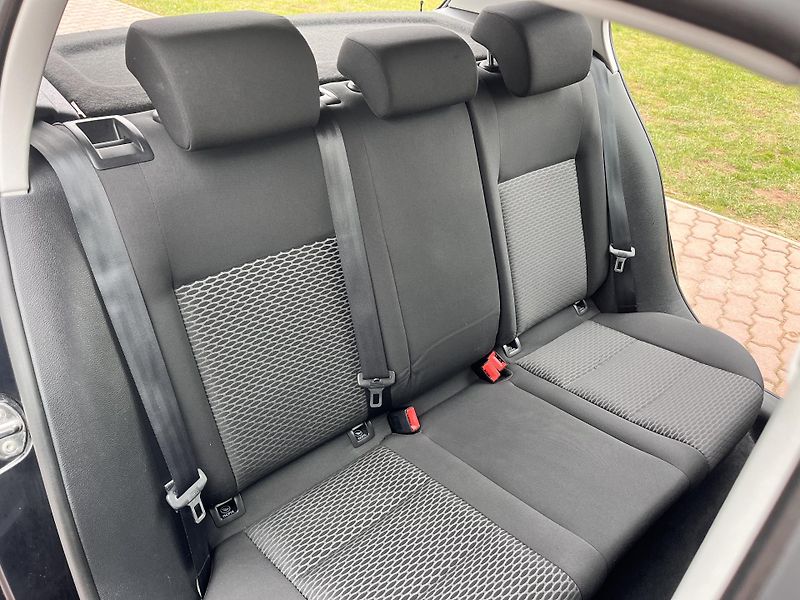 Volkswagen Golf 1.4 59KWMPI,NAVI,DVD,TZ,2xKOLA - fotka 19 z 45