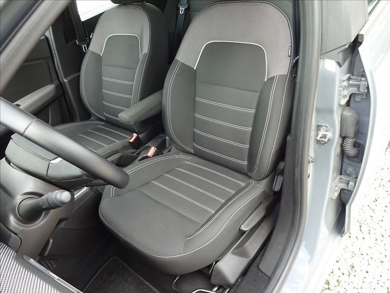 Dacia Sandero 1,0 TCe 67kW - fotka 17 z 50