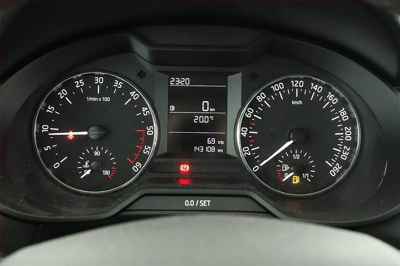 Škoda Octavia (2015) 1.6 TDI, Tempomat - fotka 10 z 16