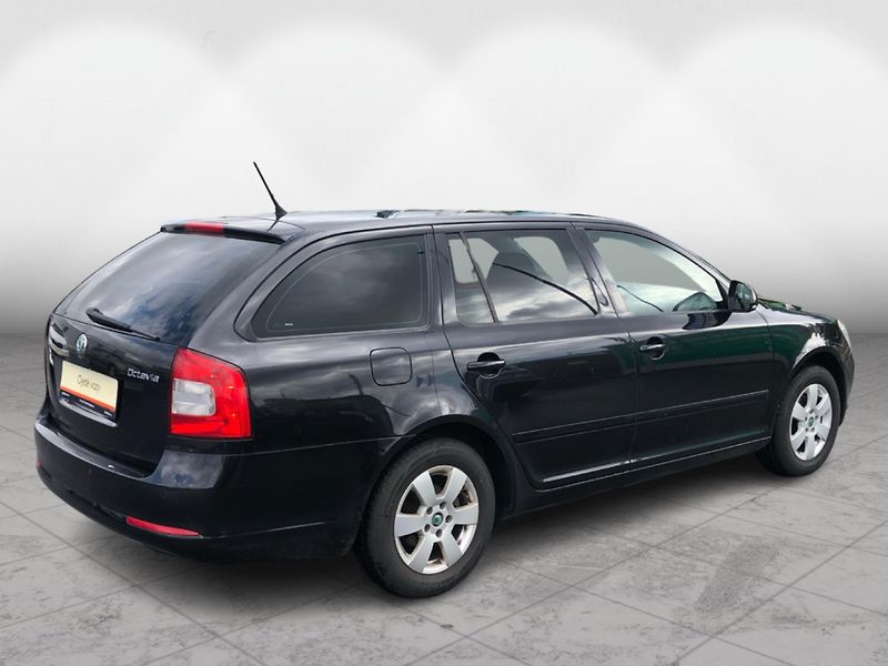 Škoda Octavia Combi 1.6 TDi Elegance - fotka 2 z 28