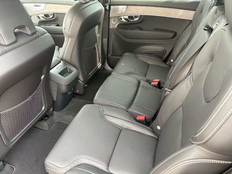 Volvo XC90 Plus B5 184kW - fotka 14 z 22
