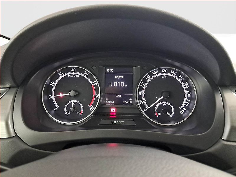 Škoda Rapid (2018) Spaceback 1.0 TSI, Xenony - fotka 11 z 18