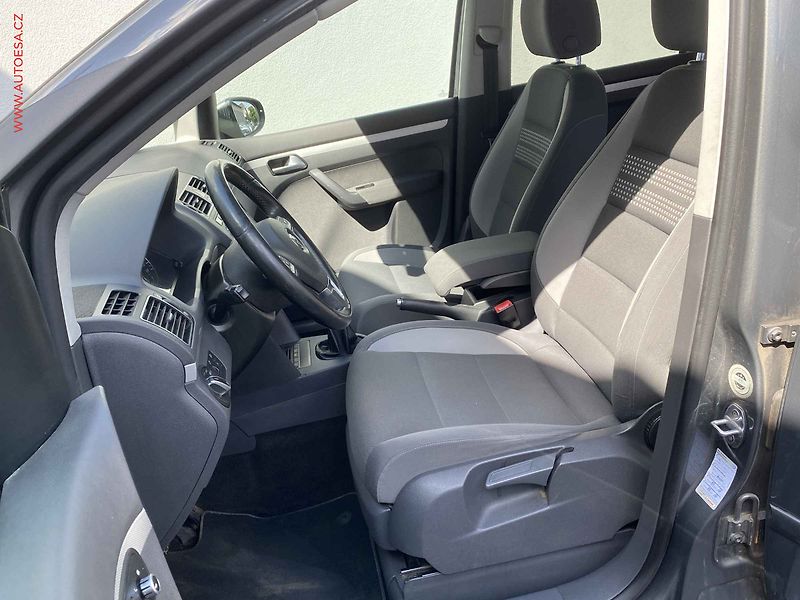 Volkswagen Touran (2013) 2.0 TDi, Life, TZ - fotka 9 z 15