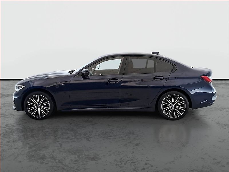 BMW Řada 3 (2021) 330 e xDrive - fotka 3 z 24