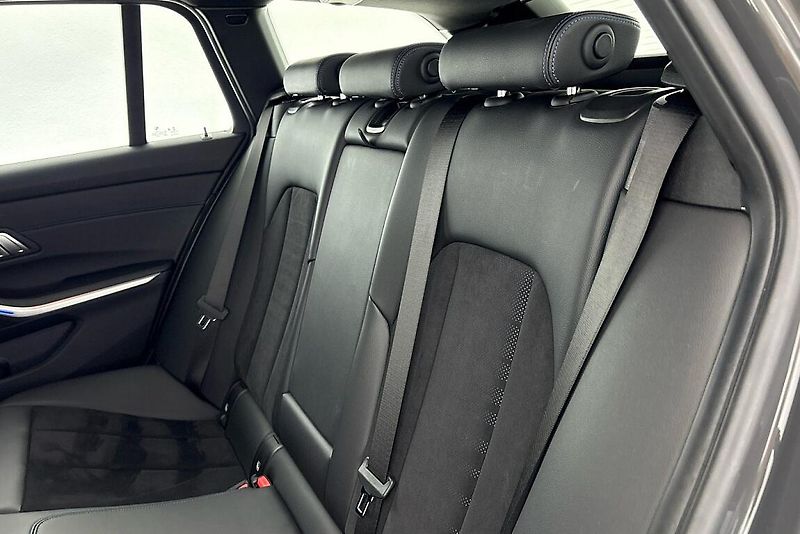 BMW Řada 3 330d xDrive - fotka 8 z 26