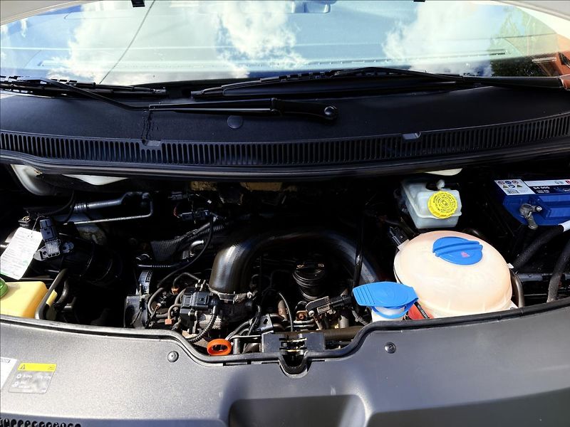 Volkswagen Transporter 2,0 TDi  6 Míst - fotka 19 z 24