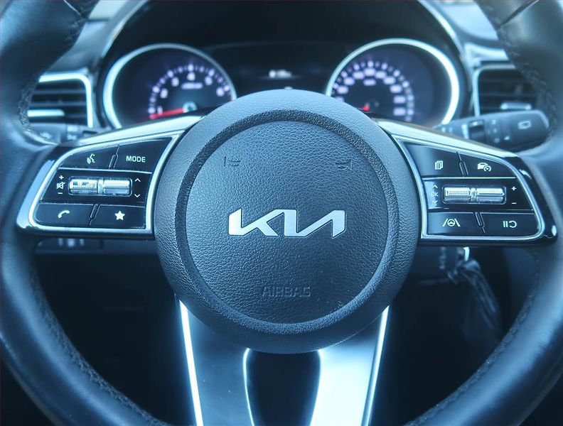 Kia Ceed (2022) Silver 1.5 T-GDI, Serv.kniha - fotka 16 z 16