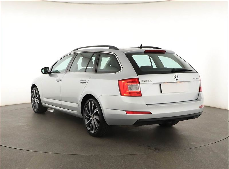 Škoda Octavia (2017) Laurin&Klement 1.8 TSI, Kůže - fotka 4 z 17