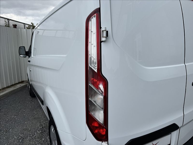 Ford Transit Custom 2,0 TDCi L1H1 DPH 1.maj ČR - fotka 24 z 50