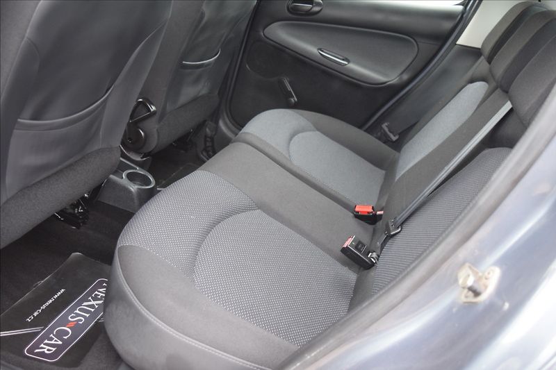 Peugeot 206 1,4 i + 54KW SERVISKA ALU - fotka 17 z 41