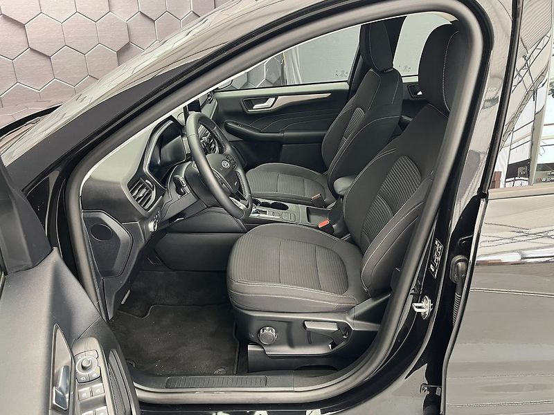 Ford Kuga 2.5 Duratec HEV TITANIUM - fotka 27 z 51