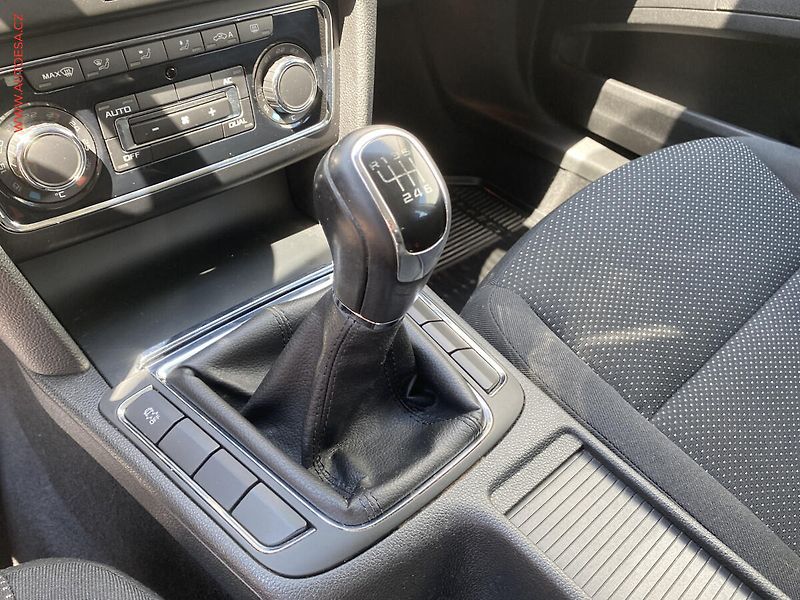 Škoda Superb (2010) 1.4 TSi, Comfort, autoAC - fotka 16 z 16