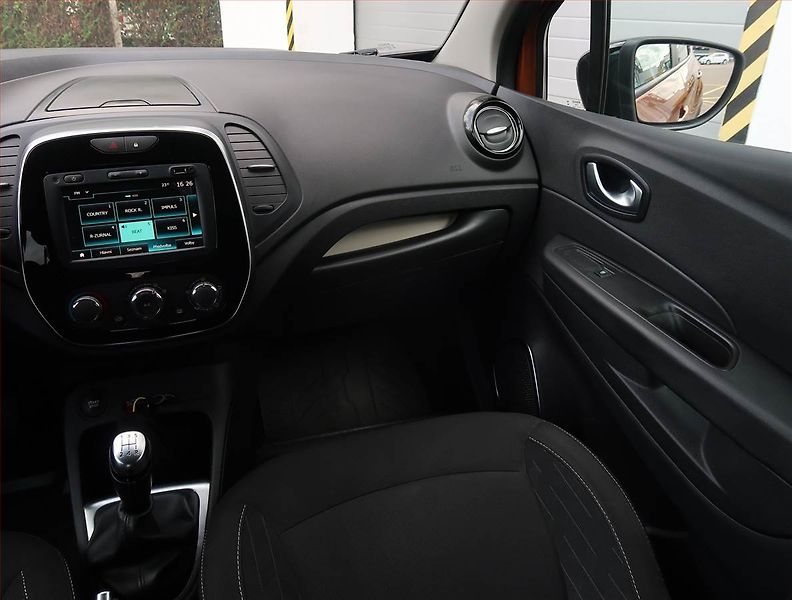 Renault Captur (2019) Limited 0.9 TCe, Navi - fotka 8 z 18
