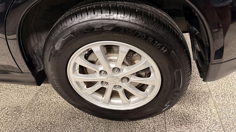 Mitsubishi ASX (2016) 1.6Di-D, ČR,4X4 - fotka 27 z 56