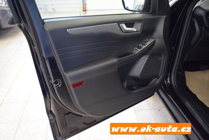 Ford Kuga 2.5 HYBRID TITANIUM 2023  - fotka 24 z 60