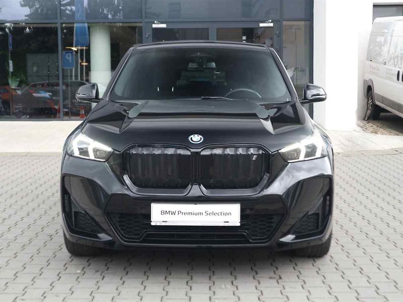 BMW iX1 - fotka 2 z 10