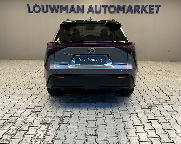 Toyota bZ4X Executive AWD - fotka 16 z 18