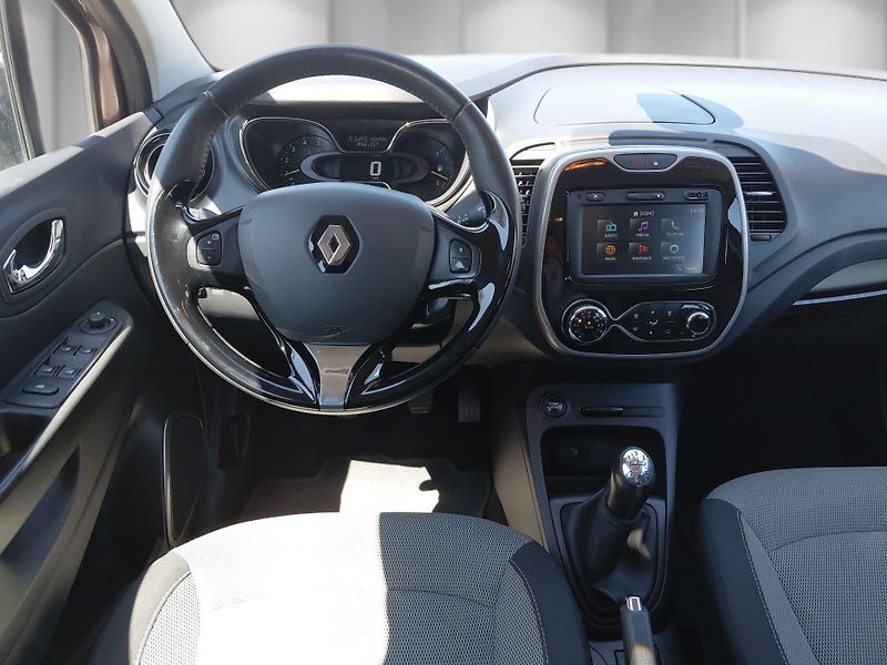Renault Captur (2013) 1,5 DCi 66 kW LIMITED - fotka 15 z 23