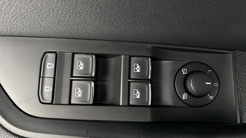 Škoda Superb 2.0 TDI DSG 4x4 L&K Combi - fotka 24 z 32
