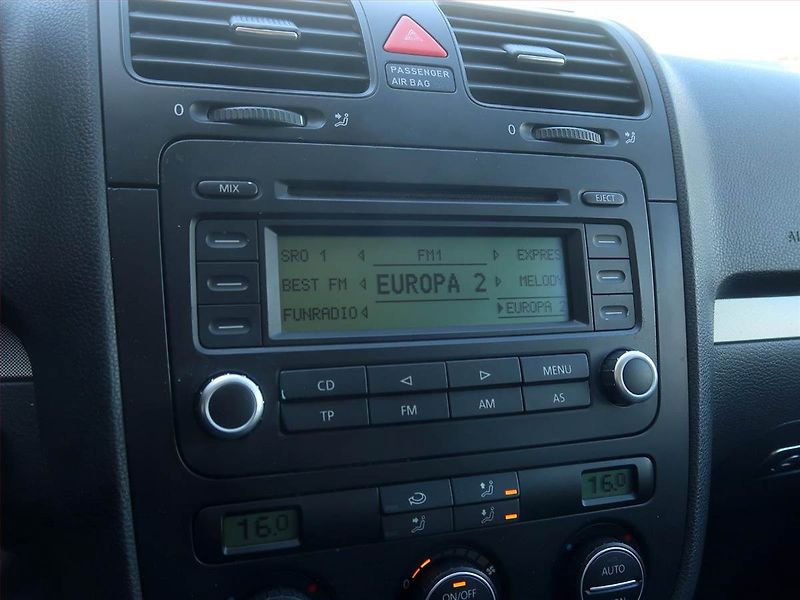 Volkswagen Golf (2007) 1.9 TDI, nová STK, rezervace - fotka 12 z 14