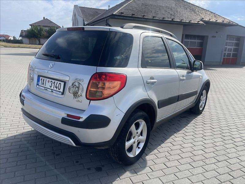 Suzuki SX4 1,6 i 79kw 4x4 KLIMA CZauto 2m - fotka 4 z 35