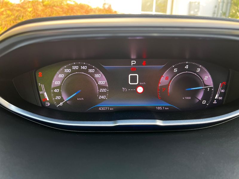 Peugeot 3008 (2024) 1.2 PureTech 96kW, Allure pack - fotka 23 z 26