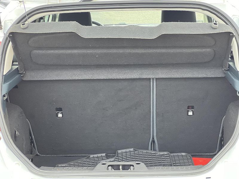Ford Fiesta 1.25i  ZÁMEK Ř.P. PŮVOD ČR - fotka 23 z 37