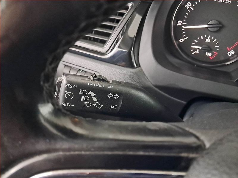 Škoda Rapid (2015) Spaceback 1.2 TSI, Tempomat - fotka 17 z 19
