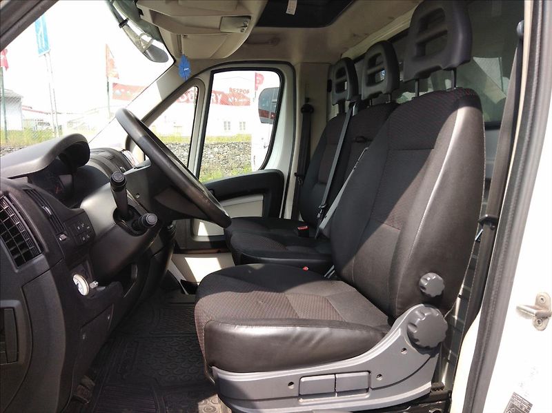 Peugeot Boxer 3,0   3,0 HDi*8 Palet*Spaní*WE - fotka 11 z 37