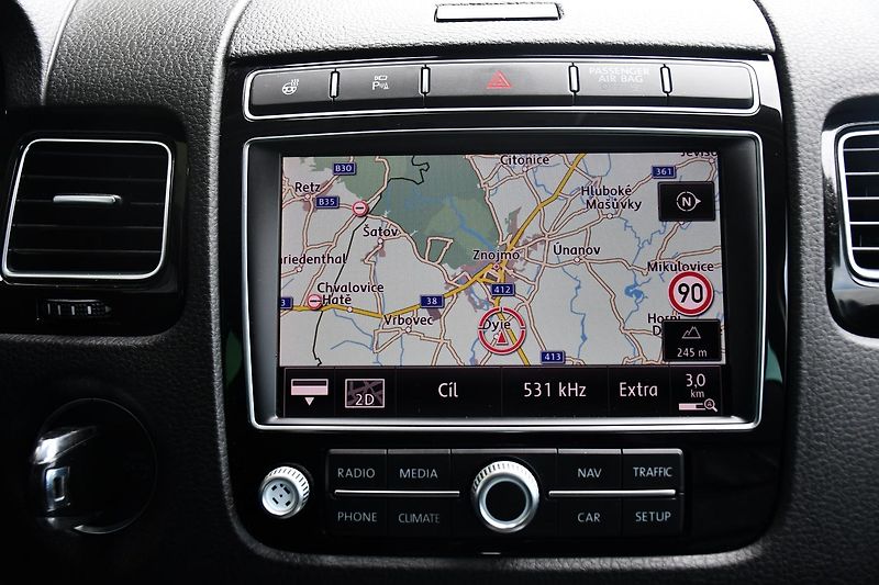 Volkswagen Touareg 3.0TDi V6 4M R-LINE TAŽNÉ ČR - fotka 28 z 44