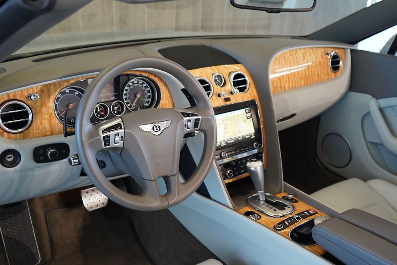 Bentley Continental GTC Mulliner, Masáže, Ventilace - fotka 21 z 52