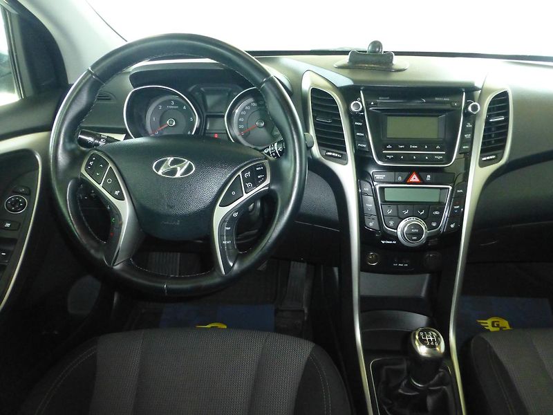 Hyundai i30 (2013) 1,6CRDI*ALU*KLIMA*VYHŘ.SED** - fotka 15 z 22