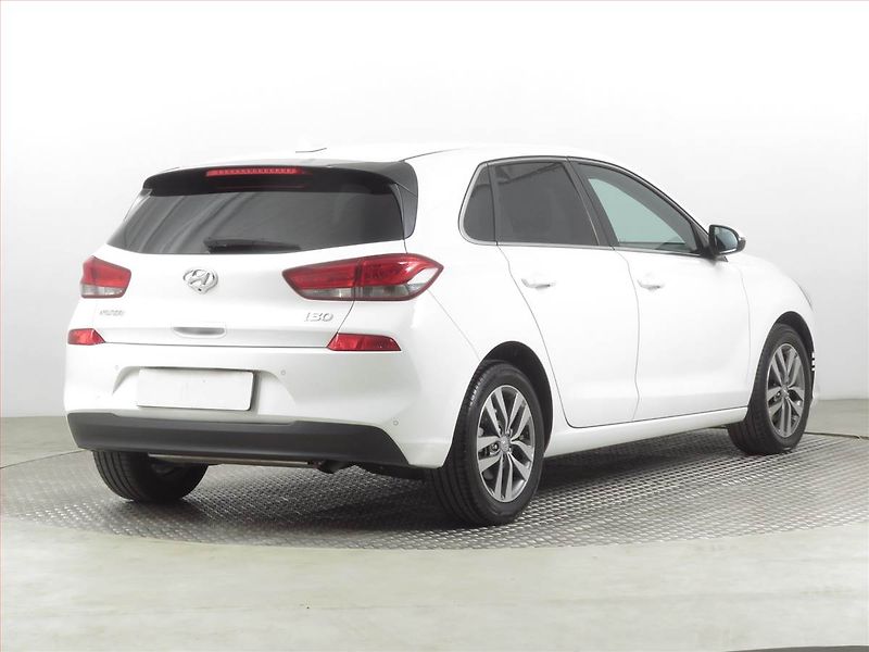 Hyundai i30 (2020) Family 1.4 T-GDI, Automat - fotka 5 z 21