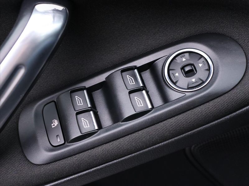 Ford S-MAX 2,0 TDCI 103kW Aut.klima - fotka 14 z 27
