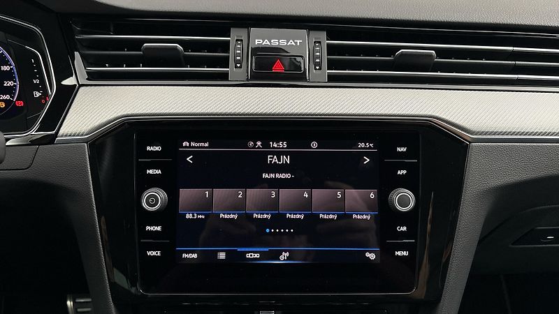 Volkswagen Passat 2.0 TDI DSG 4MOTION R-Line Var - fotka 11 z 29