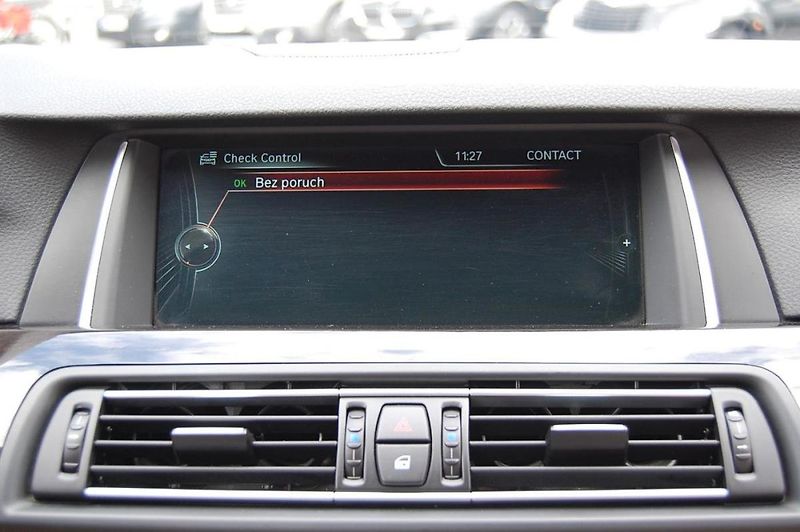 BMW Řada 5 (2014) 535d xDrive, 230 kW - fotka 23 z 48