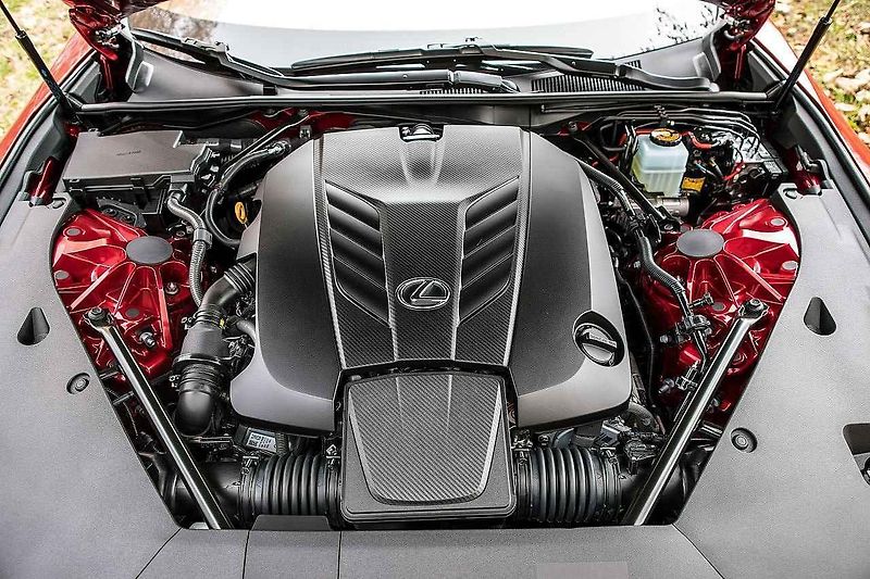 Interiér upraveného Nissanu GT-R.