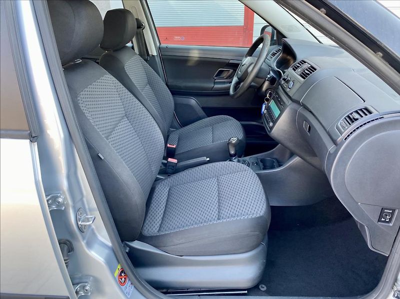 Škoda Fabia 1,6 TDI CR 55kW Active Combi - fotka 19 z 38