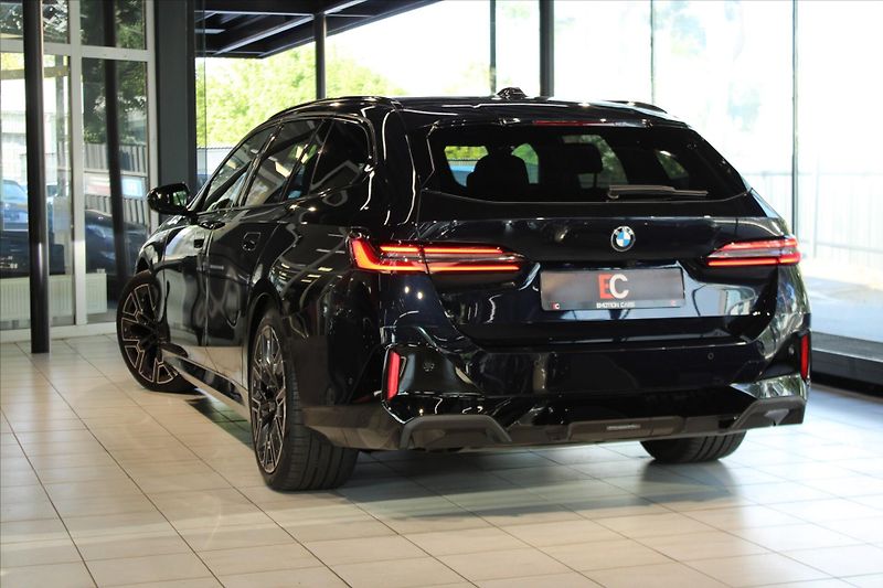 BMW Řada 5 520d xDrive M Sport Pro DAProf - fotka 32 z 35