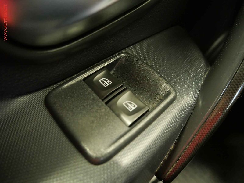 Dacia Sandero (2019) 1.0i, 2.maj,ČR, AC, tažné - fotka 14 z 17