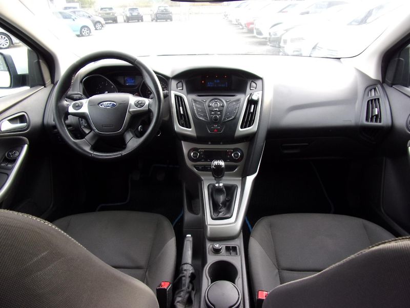 Ford Focus (2013) 1.6 TDCi 70kW ČR TAŽNÉ VÝHŘEVY - fotka 10 z 20
