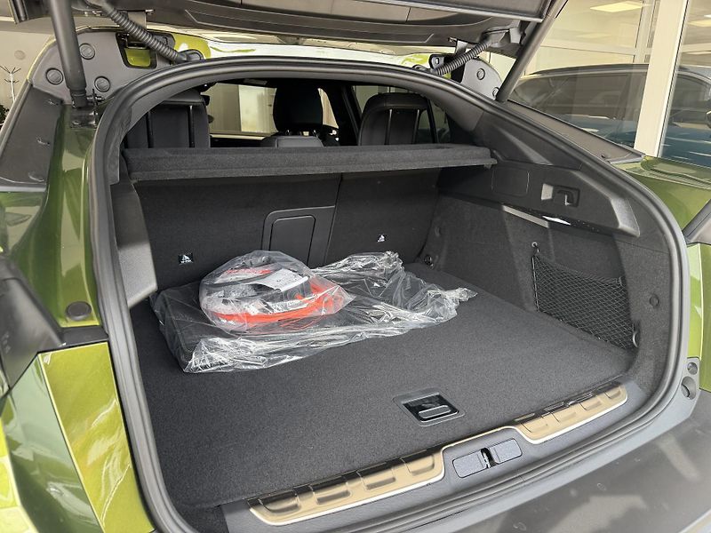 Peugeot 408 (2026) GT Plug-in HYBRID 240 e-DCS7 - fotka 32 z 33