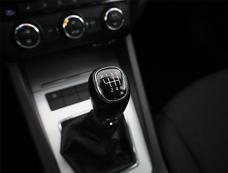 Škoda Octavia (2015) 2.0 TDI, Tempomat - fotka 11 z 19