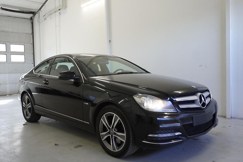 Mercedes-Benz Třídy C (2012) C350 3,5I V6 COUPE AMG-LINE  - fotka 7 z 31