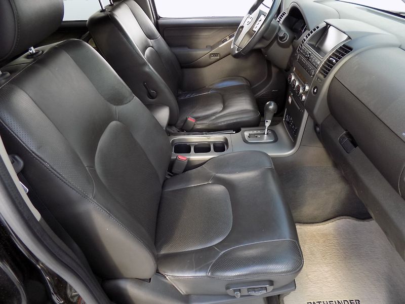 Nissan Pathfinder (2008) 2.5DCi/4x4/7.Míst/ - fotka 14 z 37