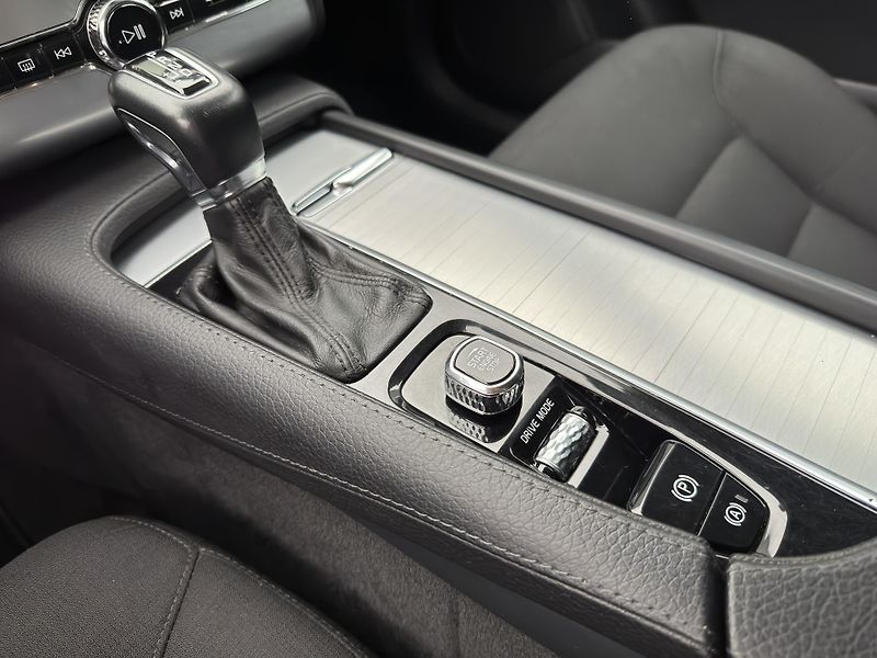 Volvo XC90 D5 AWD MOMENTUM PRO  - fotka 29 z 50